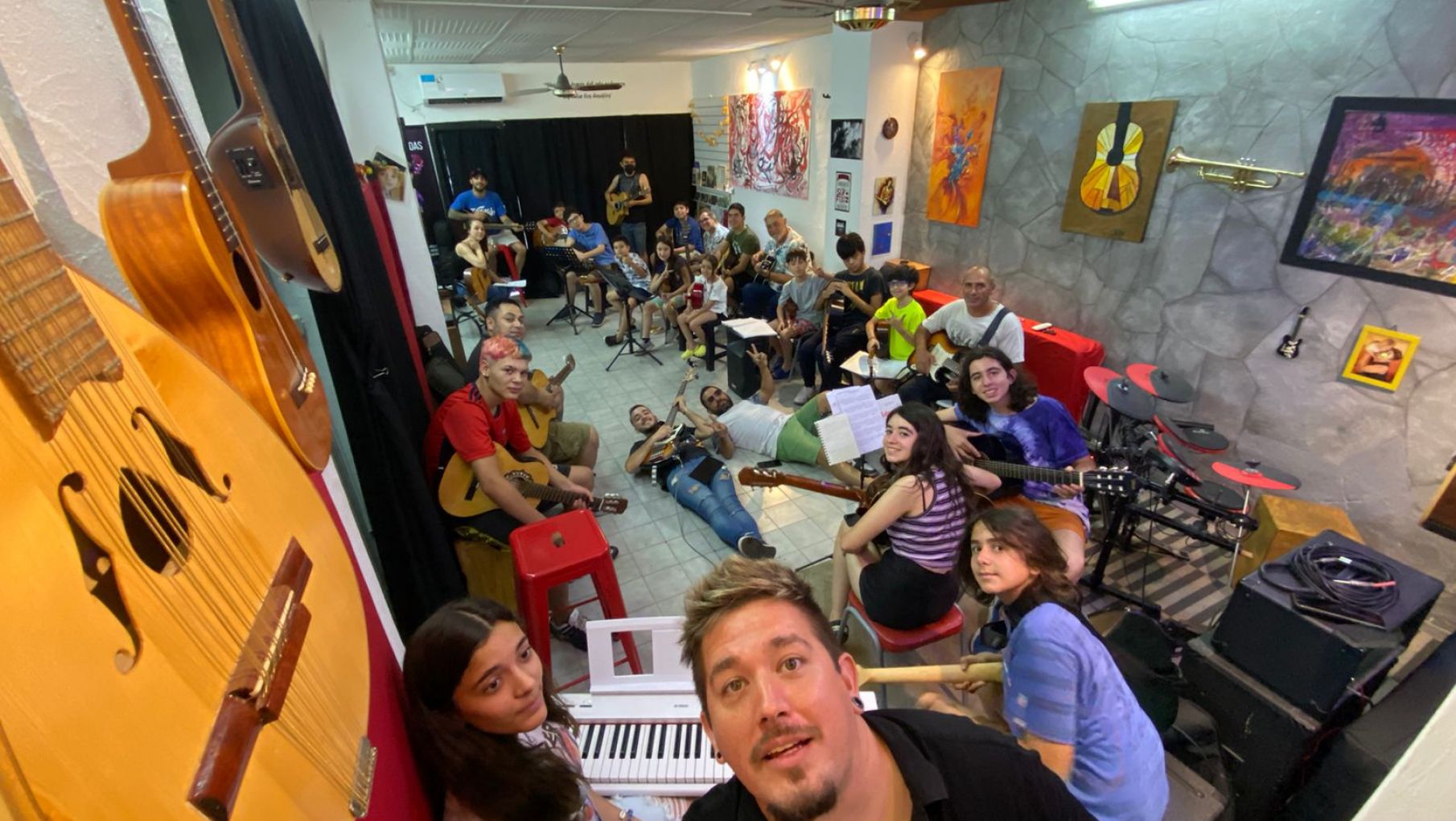 De muestra a concierto: así cierra el año la Escuela de Guitarra y Cuerdas